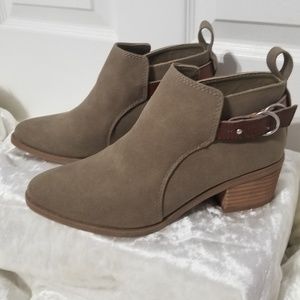 American Eagle Outfitters Tan Ankle Booties B4